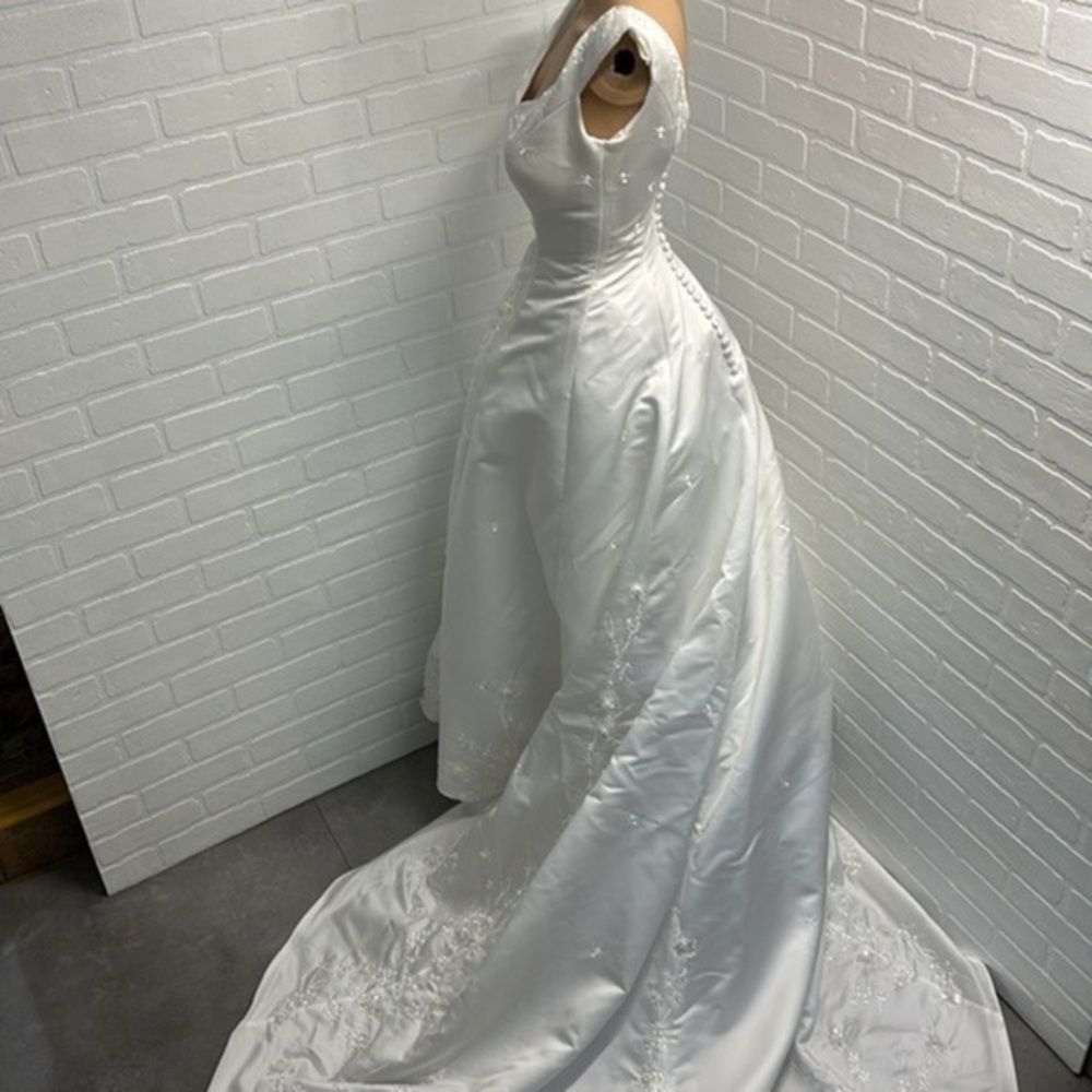 Simple Wedding Dress A-Line Satin with Train size 6